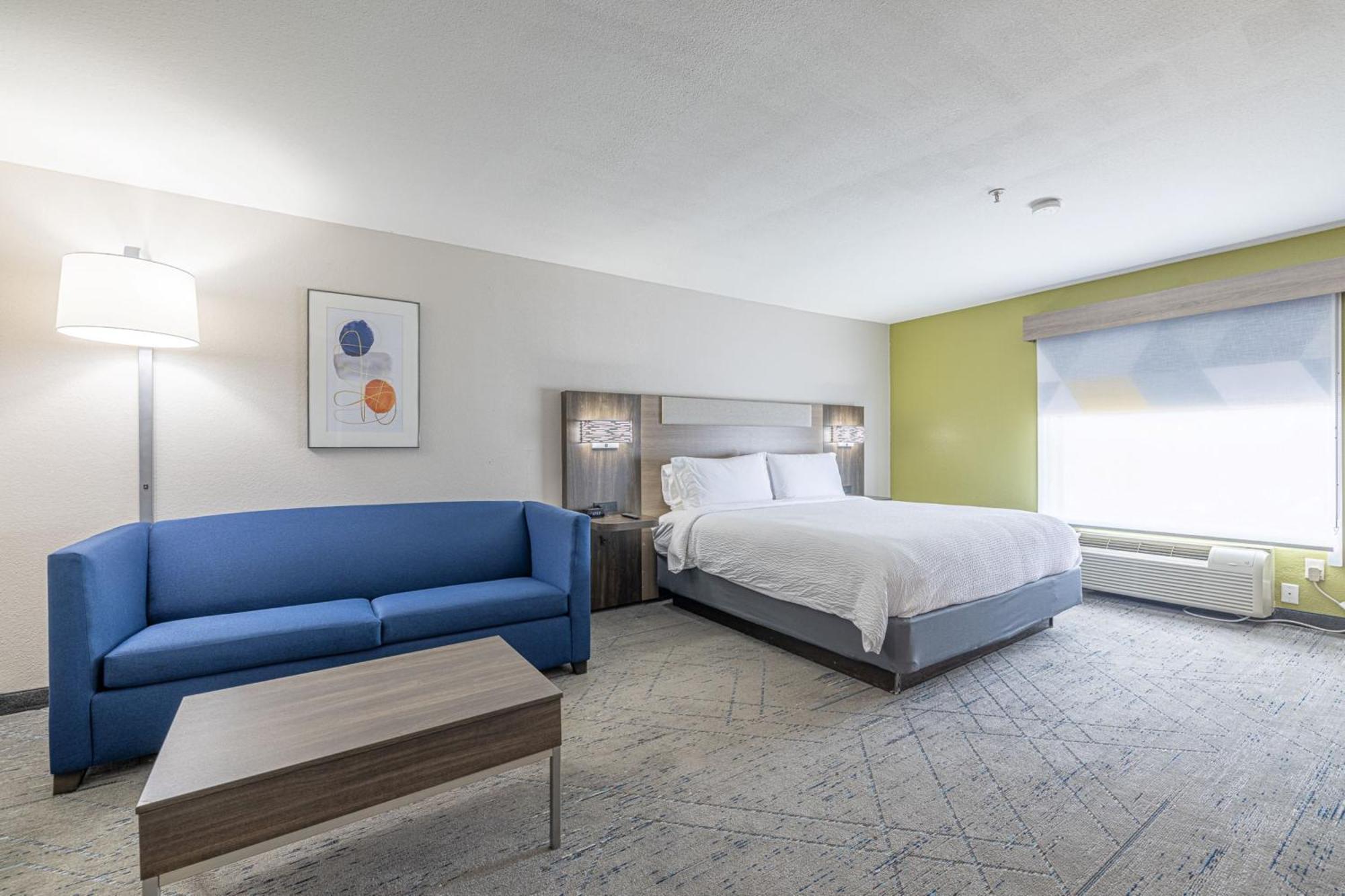 Holiday Inn Express & Suites College Station By Ihg Exterior photo