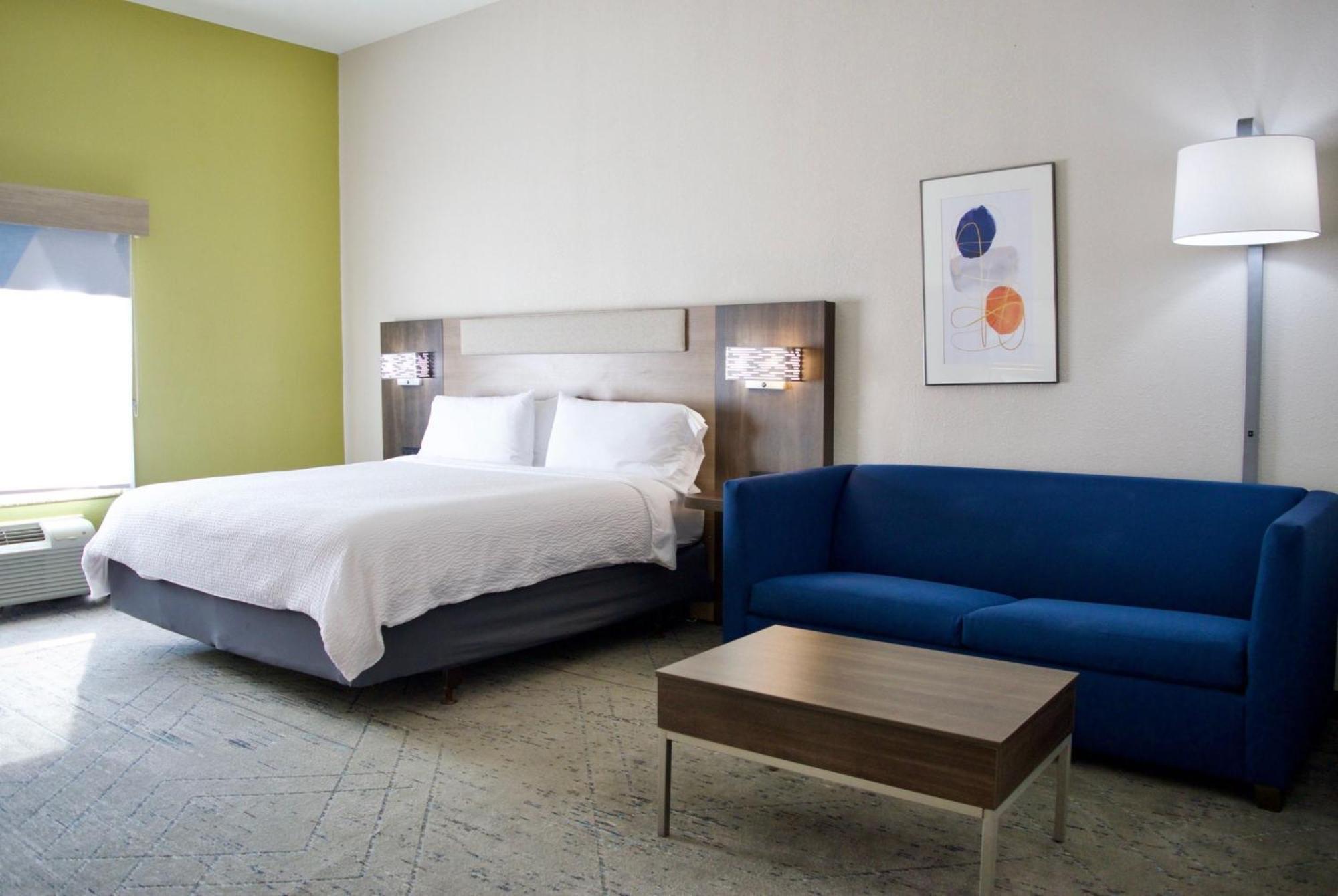 Holiday Inn Express & Suites College Station By Ihg Exterior photo